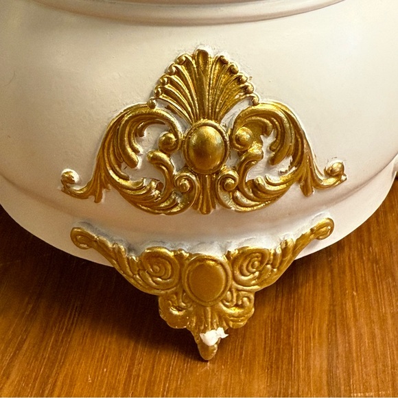 Taylor Swift Lover Snowglobe w/ box - Picture 9 of 11